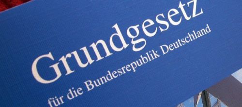 Berliner Landesregierung(CDU & SPD) startet Bundesratsinitiative: Sexuelle und geschlechtliche Identität im Grundgesetz schützen