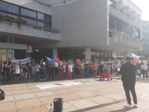 Aufenthaltsverbote in Pforzheim, Calw und Neulingen: Breites Bündnis gegen Rechtsextremisten Martin Sellner