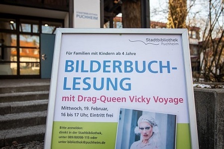 Wahlkampf 2025: AfD, Freie Wähler, Werteunion, CSU, Die Basis & Neonazis demonstrieren gegen Bilderbuchlesung mit Dragqueen Vicky Voyage